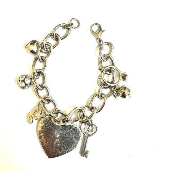 GUESS SILVER TONE CHAIN BLACK HEART CRYSTAL LOGO LOCK & KEY CHARM BRACELET - Picture 4 of 9
